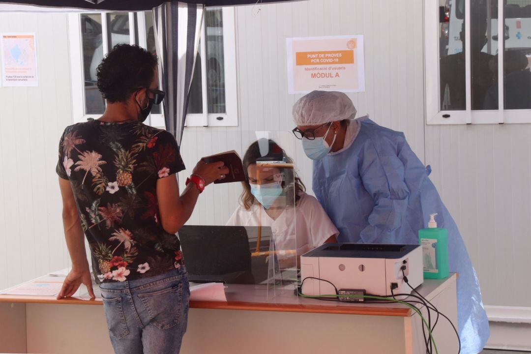 Moment del cribatge voluntari que es va fer Reus el dissabte 22 d'Agost