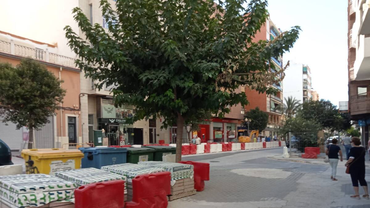 La Asociación Comercios y Servicios VI reclama al Ayuntamiento que cumpla su promesa de paralizar las obras de la Avenida de la Constitución