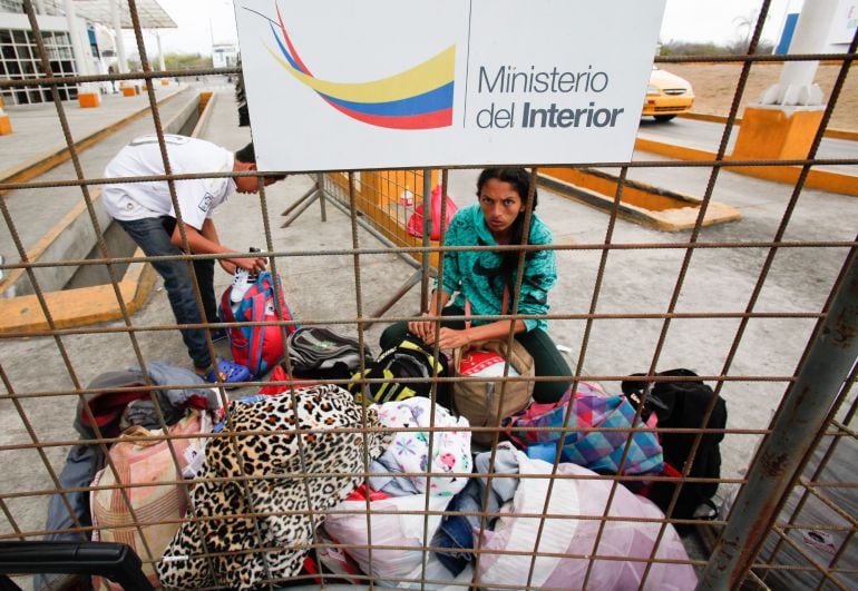 Ciudadanos venezolanos llegan a migración en la zona fronteriza de Huaquillas (Ecuador). 