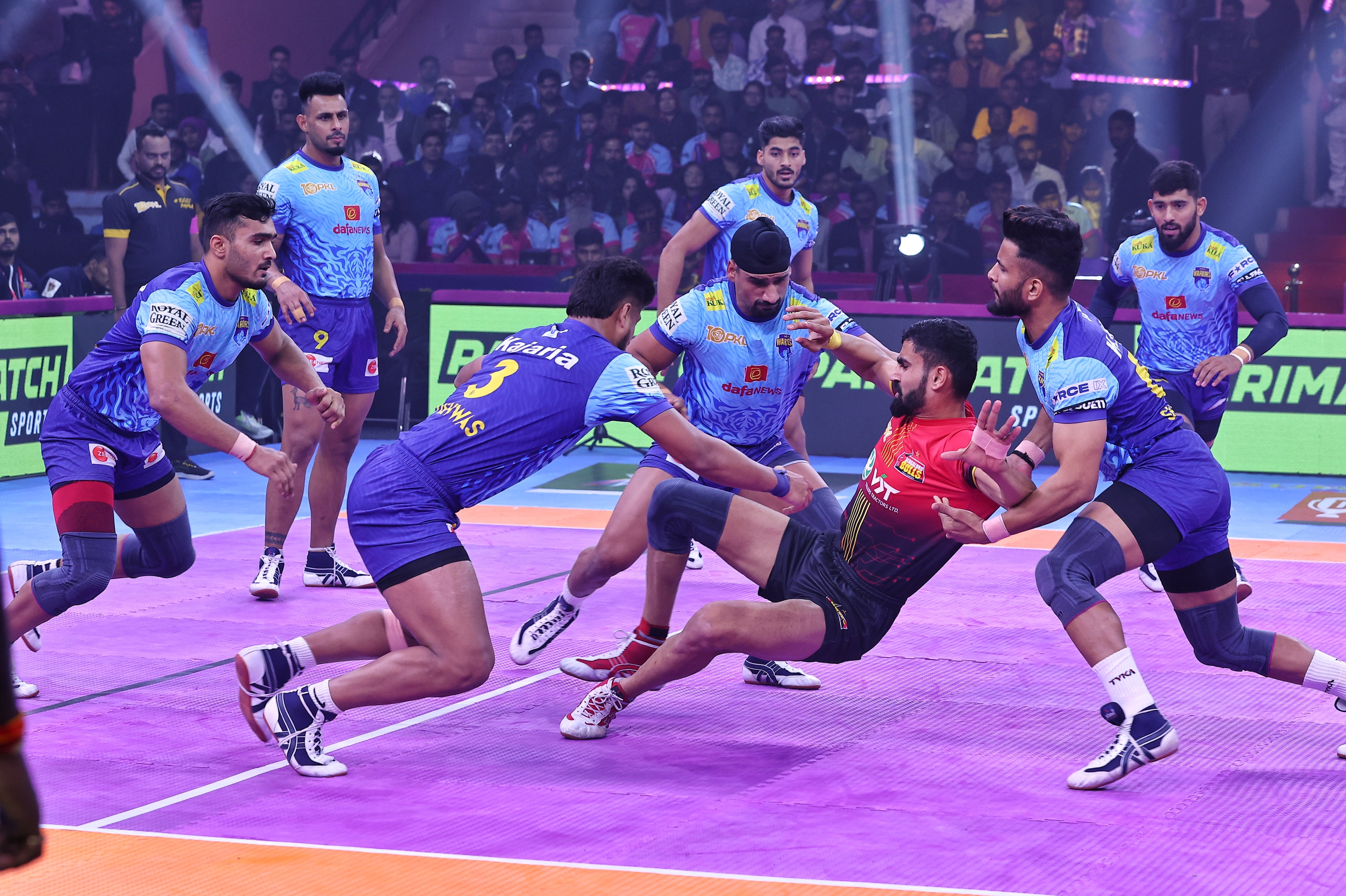 Partido de la Pro Kabaddi League entre los Bengal Warriors y los Bengaluru Bulls en Rajasthan, India