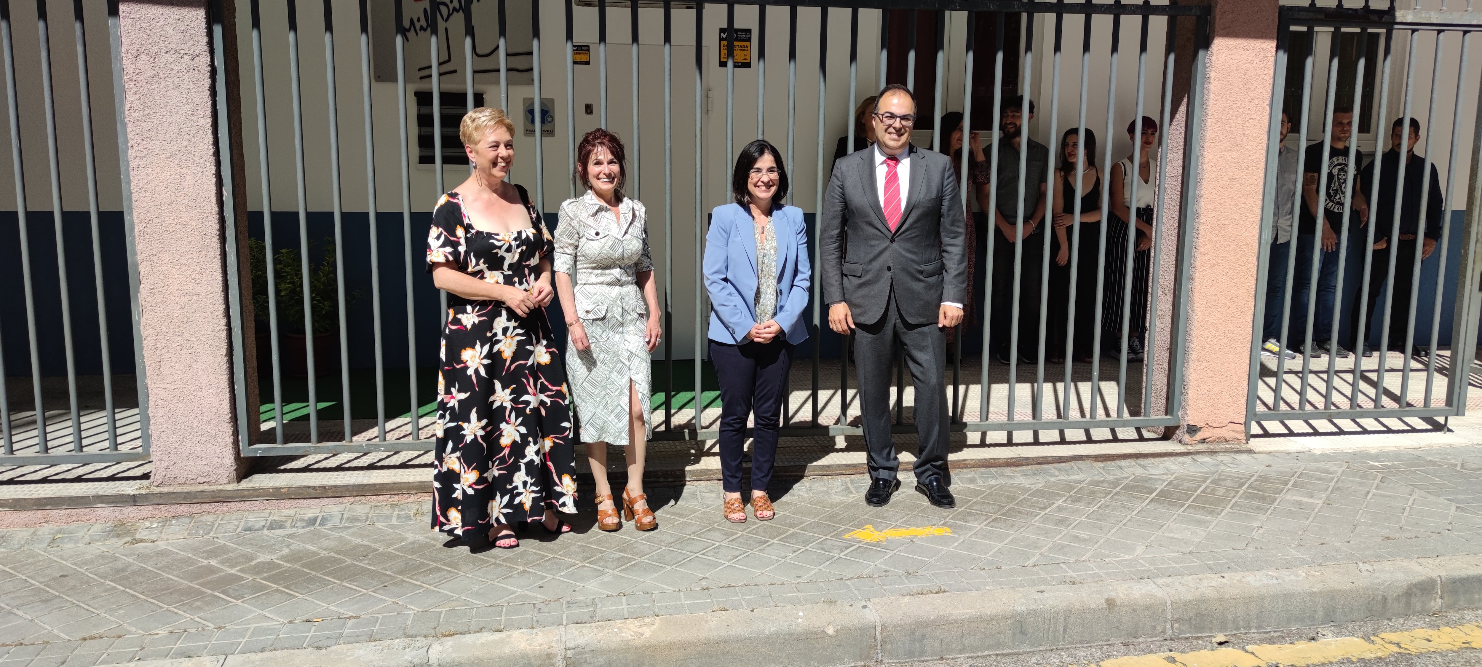 El alclade de Leganés con la ministra de Sanidad y la presidenta de la Asociación Prader Willi durante la inauguración de la residencia para personas con este síndrome.