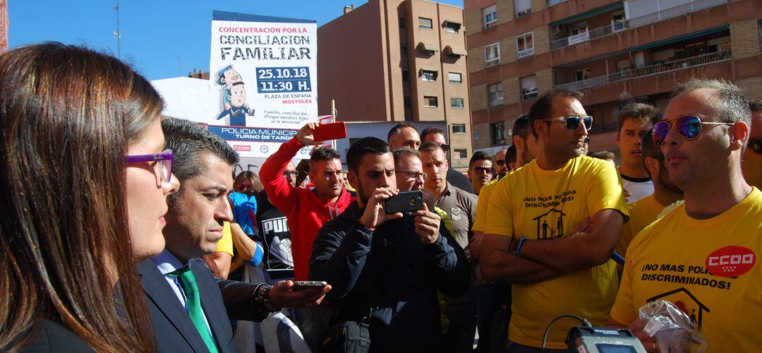 Concentración de Policías frente al Ayuntamiento de Móstoles