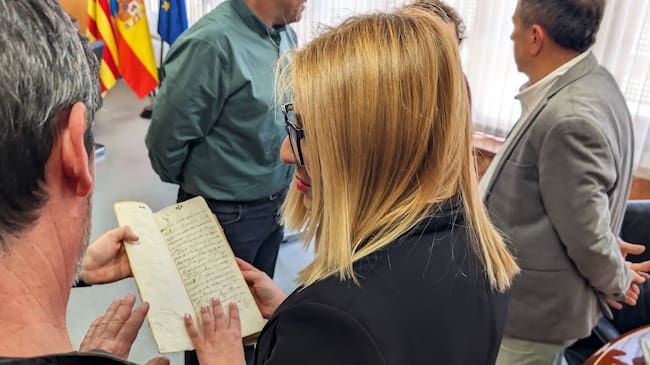 El documento recoge los pagos realizados por vecinos y vecinas de la villa hace más de dos siglos.