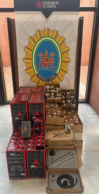 Productos de cachimbas incautados por la Policía Local.