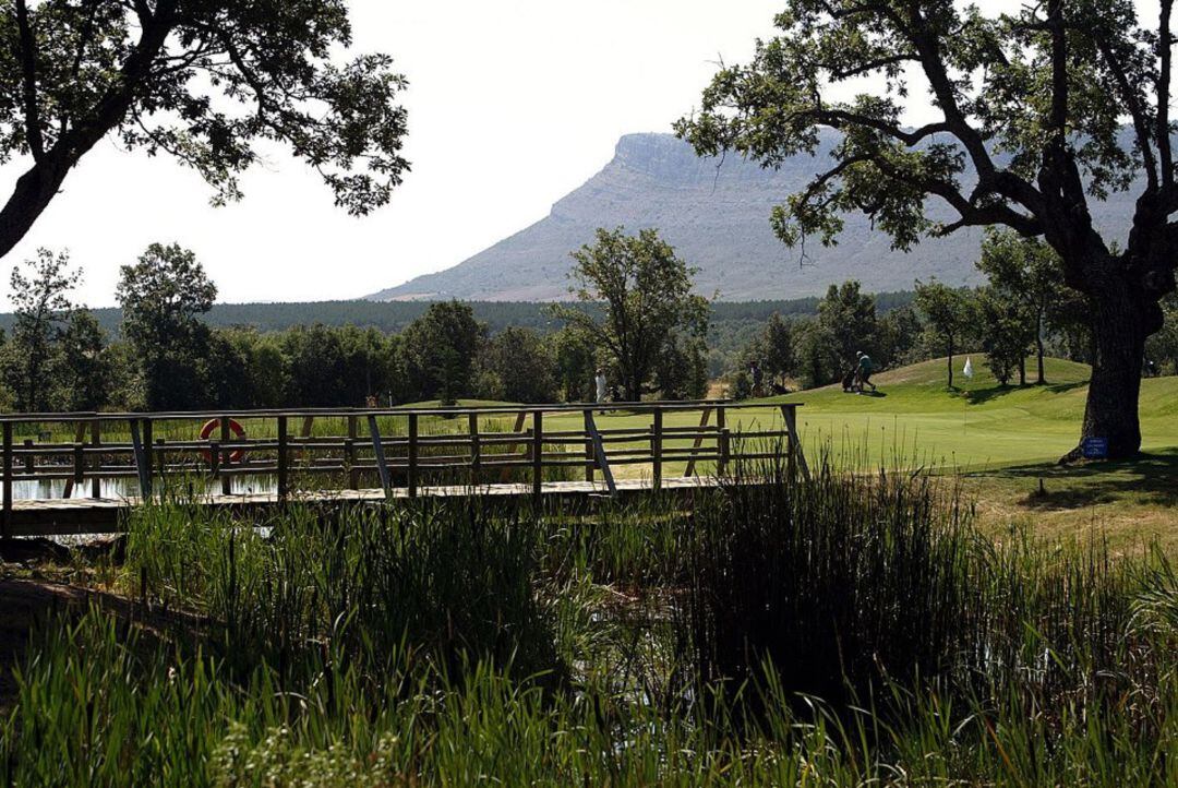 El campo de Golf de Pedrajas, listo para acoger casi un centenar de profesionales esta semana.