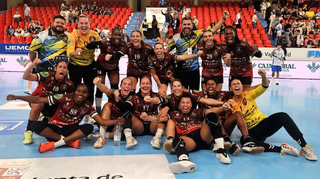 Jugadoras y técnicos del Zonzamas Plus Car Lanzarote.