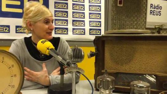 Marta Magrinyà, als estudis de Ràdio Reus.