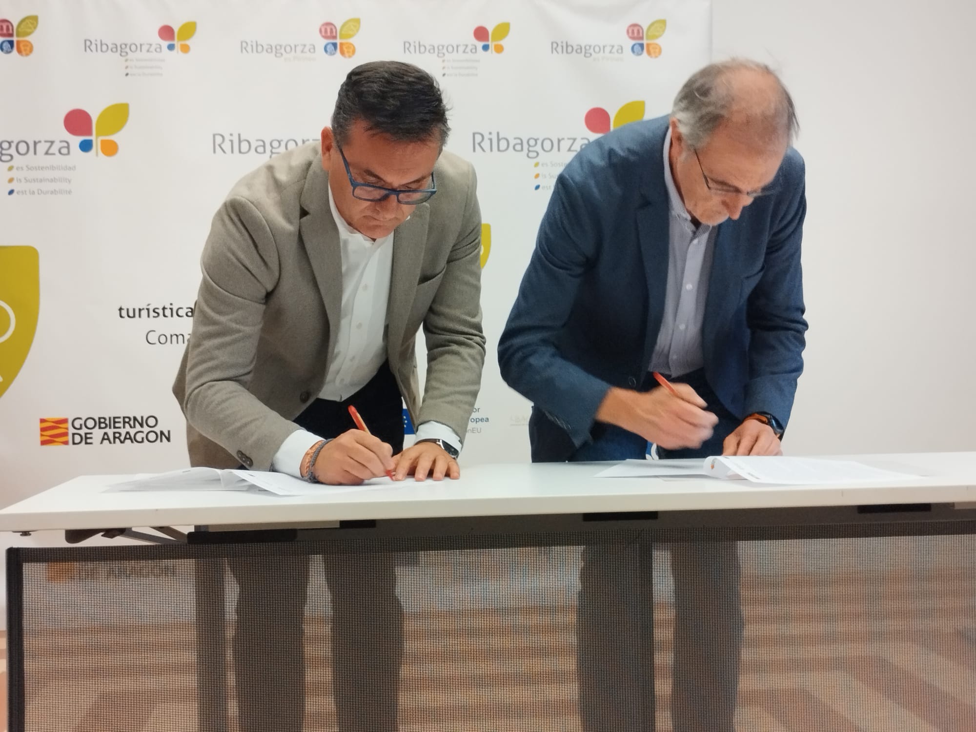 Roque Vicente y Javier Franco en la firma del protocolo.