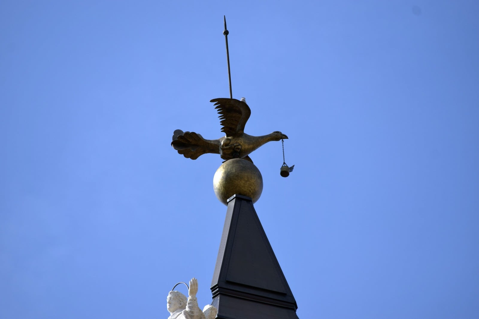 Detalle de la representación del águila en la iglesia de los Santos Juanes de València