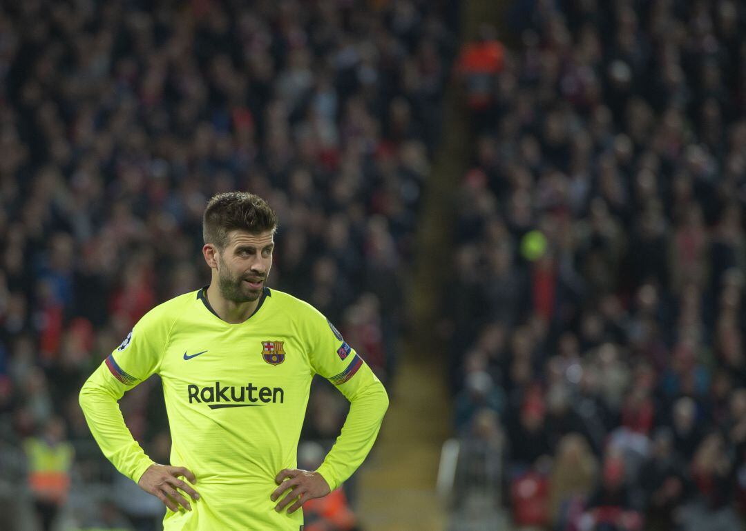 Piqué, durante el partido de vuelta en Anfield. 