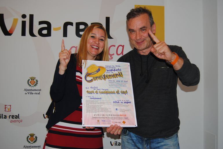 La edil de Sanidad, Silvia Gómez, junto al técnico de la Unidad de Prevención Comunitaria, José Gisbert.