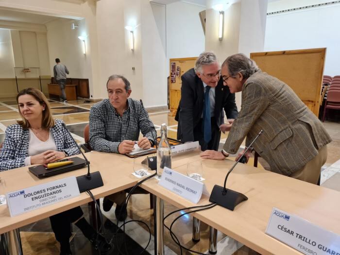 El consejero Olona junto al presidente de la Mesa, Eugenio Nadal