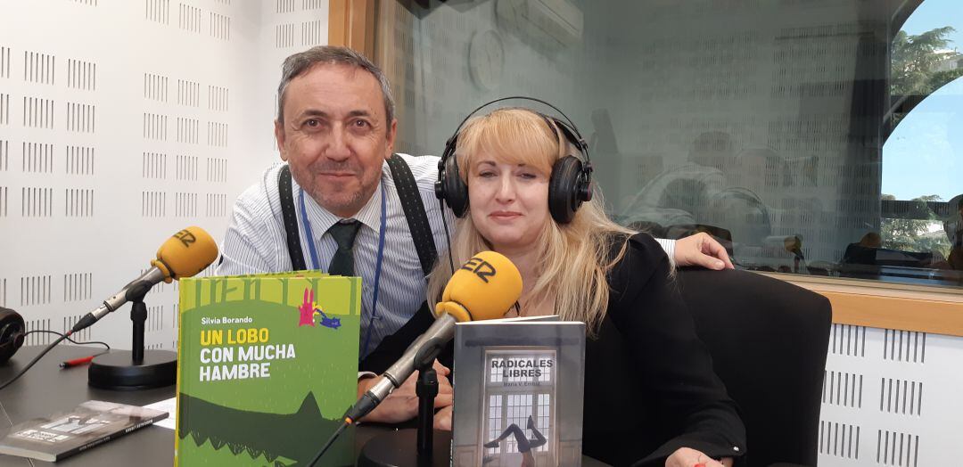 Chema Contreras y María Embid, autora de &#039;Radicales Libres&#039;