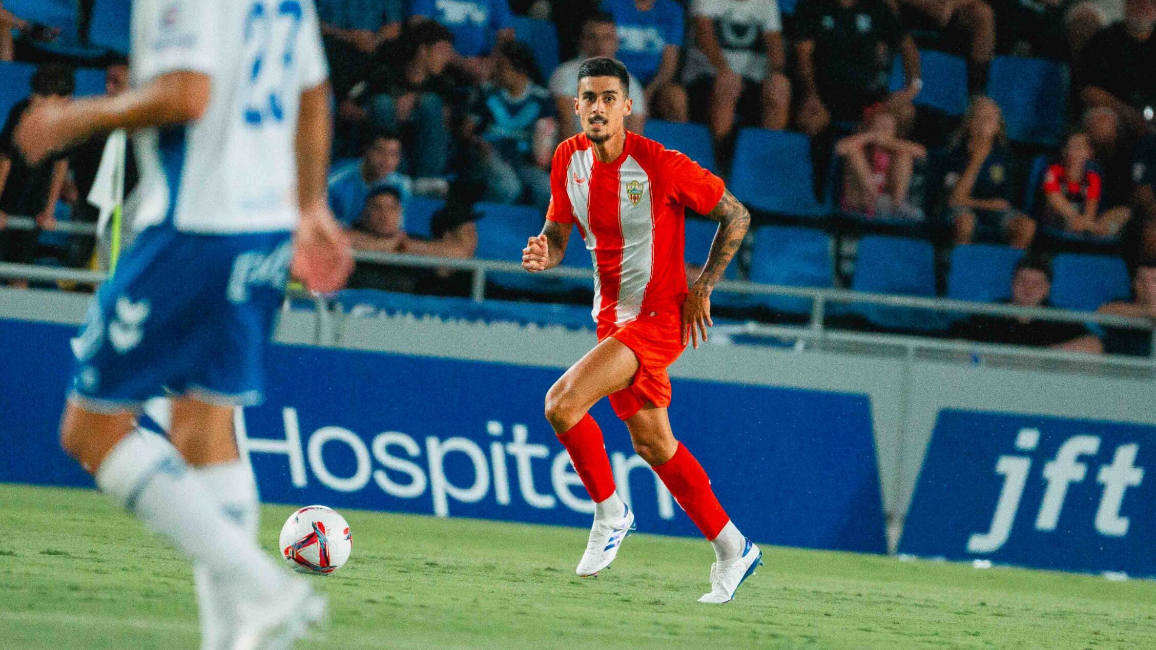 Chumi debutó esta temporada en el Heliodoro Rodríguez López compartiendo el eje de la zaga con Kaiky Fernandes.