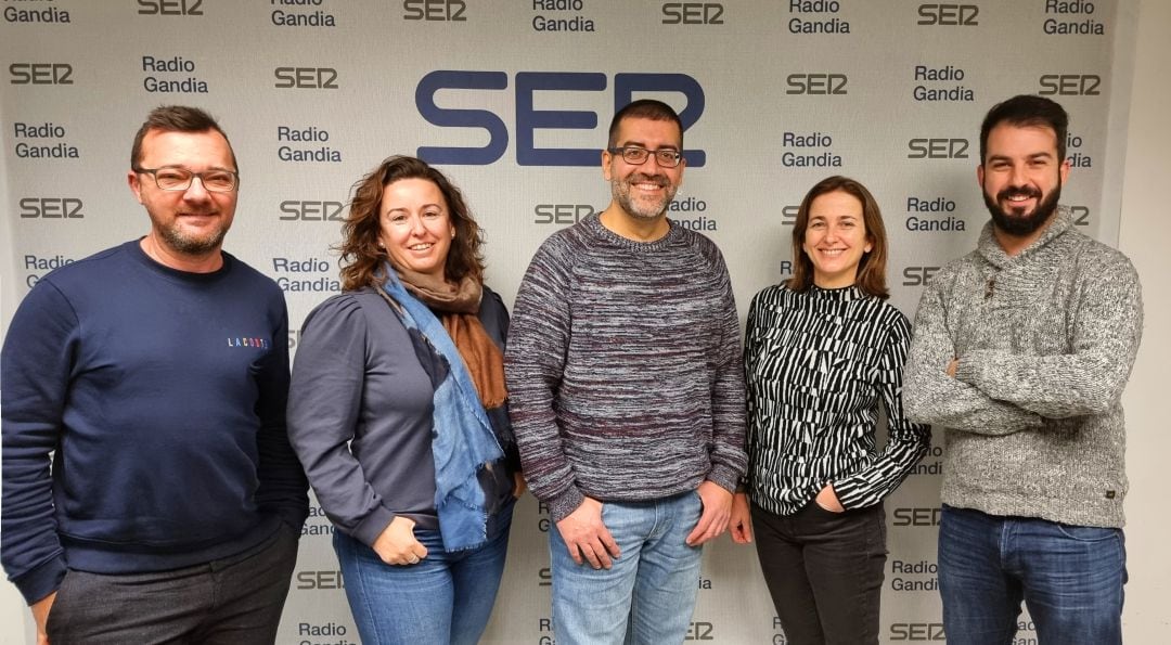 El equipo de Radio Gandia SER: Daniel Ardid, Rocío Escrihuela, Enrique Bodí, Cristina Bonet y Marc Oliva. 