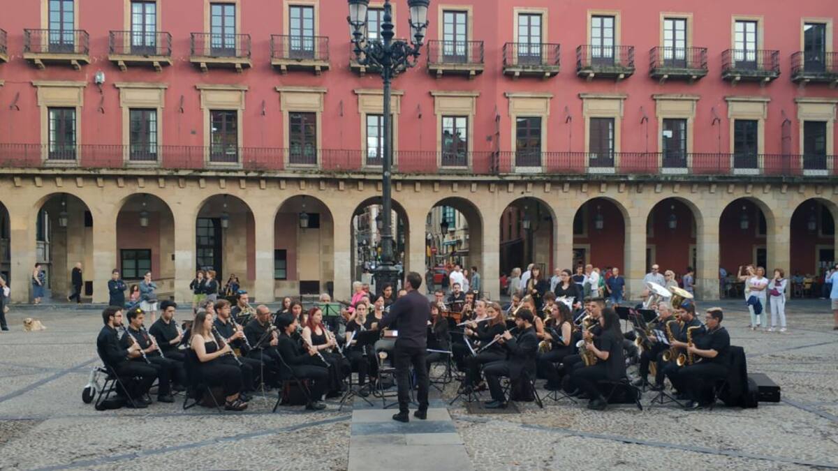 El presidente de la Banda de Músicos de Gijón explica las dificultades económicas que están pasando