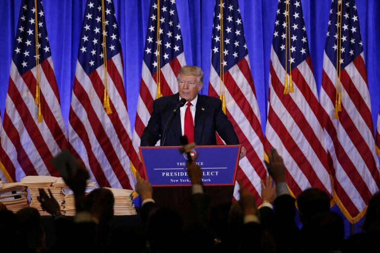 El presidente electo Donald Trump habla en su primera rueda de prensa en el &#039;Trump Tower&#039; en Manhattan, Nueva York,  Estados Unidos 11 de enero, 2017