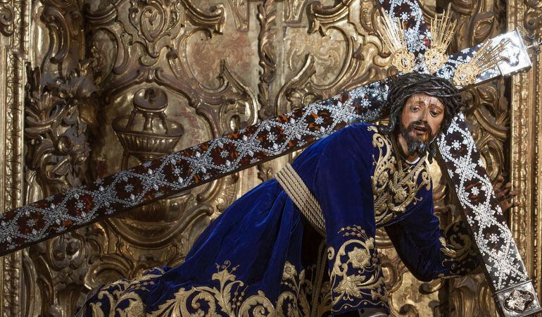 El Señor de las Penas con su característica cruz de carey