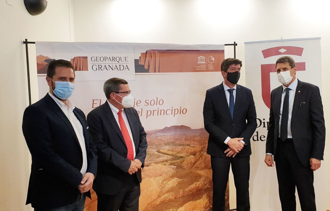 Presentación del Plan de Sostenibilidad del Geoparque de Granada en el Patroanto Provincial de Turismo con la presencia del presidente del Grupo de Desarrollo Rural del Altiplano de Granada, Francisco Torregrosa; el presidente del Patronato y de la Diputa