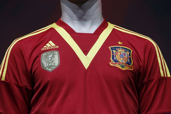 En un homenaje a la edición de 1924, España vestirá con una V dorada en el cuello en la próxima Copa Confederaciones