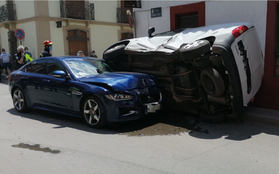 Imagen del accidente de tráfico, producido en la confluencia entre la Calle Torrecilla y Sor Cándida