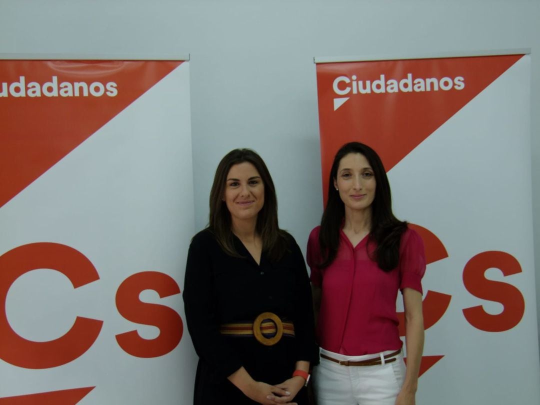 La concejala de Economía y Hacienda, Noelia Justicia, y la diputada autonómica de Ciudadanos por Jaén, Mónica Moreno.