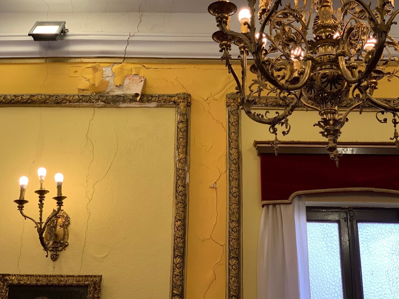 Grietas en el anterior Salón de Plenos