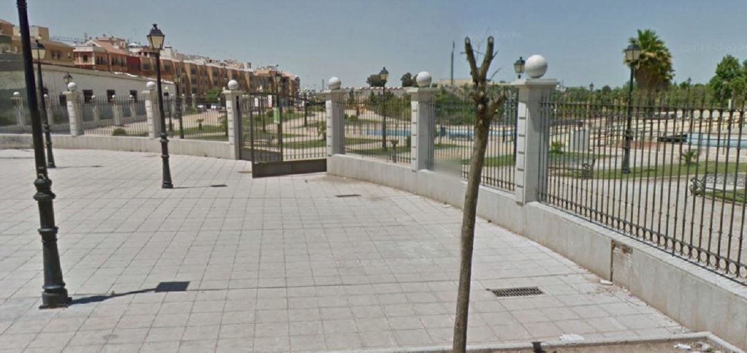 Entrada al parque de Cantarranas en Linares. 