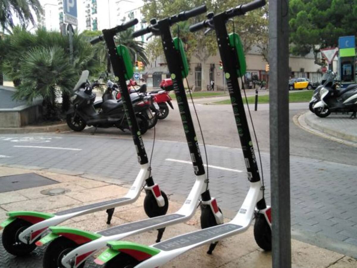 L'Hospitalet també s'omple de patinets elèctrics per compartir
