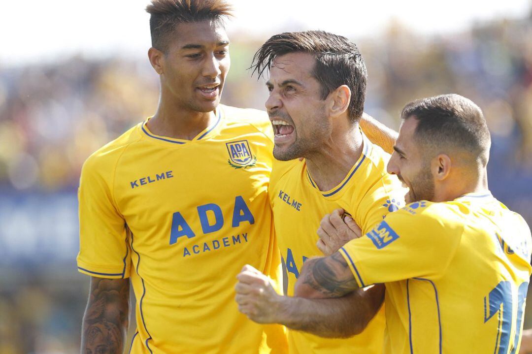Jugadores del Alcorcón celebrando un triunfo