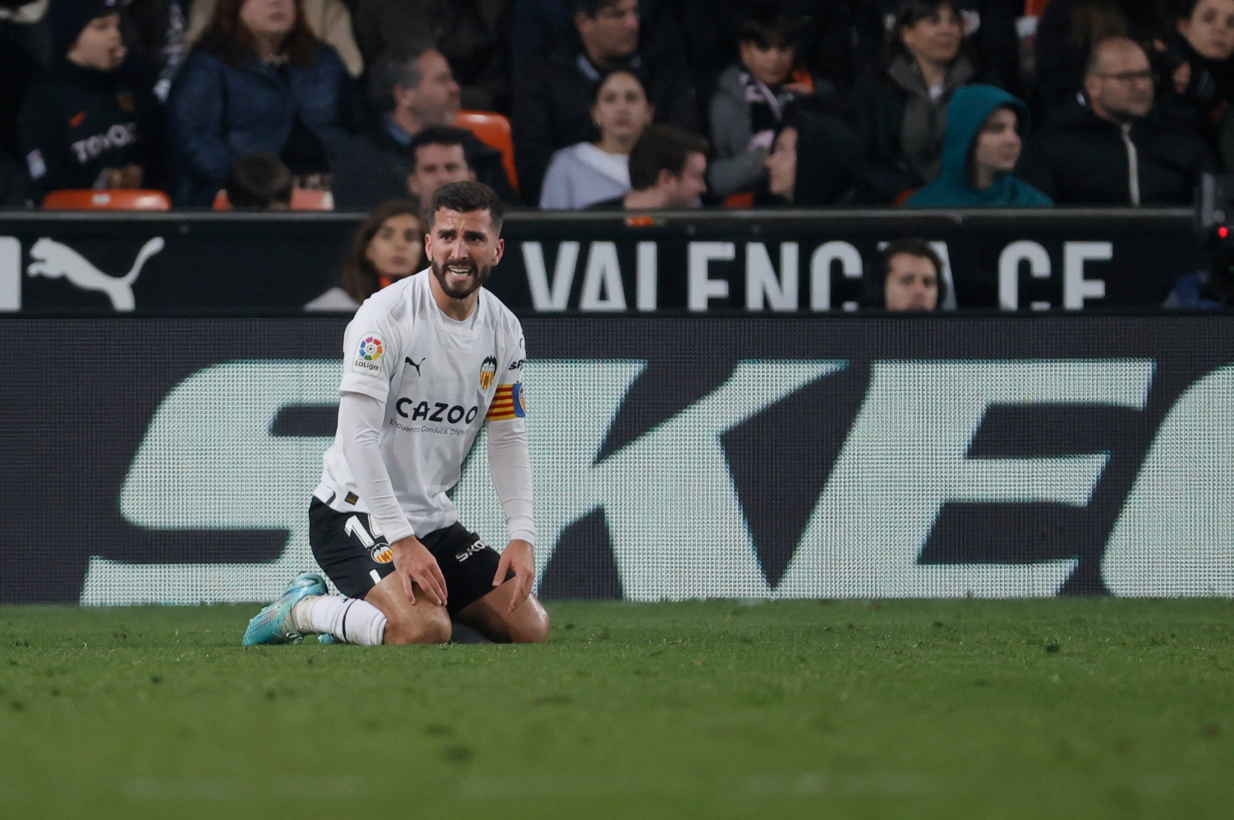 VALENCIA, 06/01/2023.- El defensa del Valencia CF, José Gayá, durante el encuentro correspondiente a la jornada 16 de Liga que Valencia CF y Cádiz CF disputan hoy viernes en Mestalla. EFE/Juan Carlos Cárdenas.
