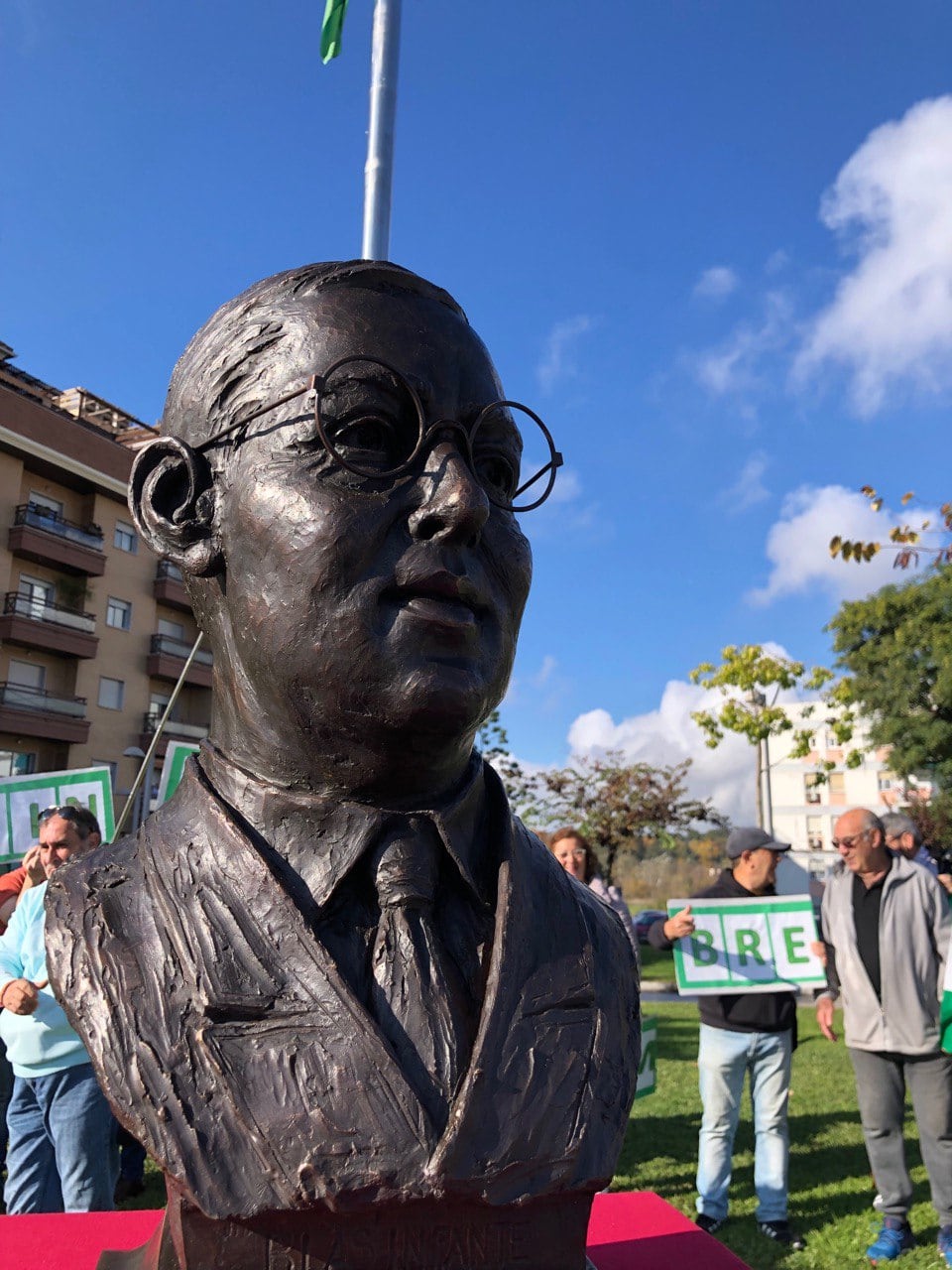 Busto de Blas Infante en la Plaza de Andalucía, obra de Antonio Bernal