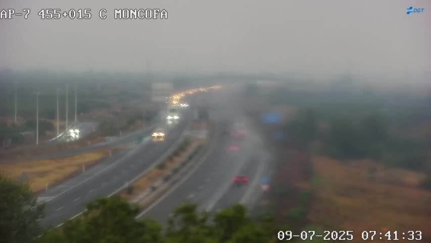 Las cámaras de la AP-7 a la altura de Moncofa muestran la escasa visibilidad a consecuencia de las lluvias.
