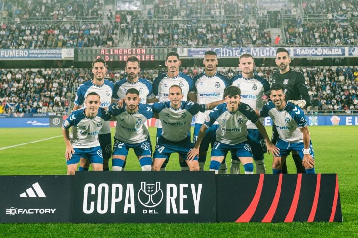 Formación del CD Tenerife en la eliminatoria ante la UD Las Palmas el año pasado.