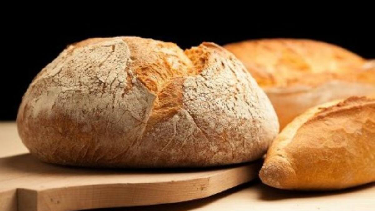 "Te aumentan los costes de todo y no te interesa ir a un pueblo a llevar cuatro barras, pero lo sigues haciendo": el drama de las panaderías artesanas