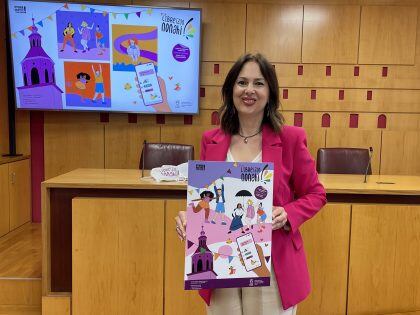 Ana López de Uralde, concejala de Igualdad de Vitoria, en la presentación de la campaña de prevención de agresiones machistas en Santiago Apóstol y La Blanca