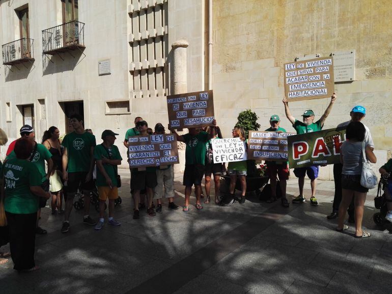 Concentración de la PAH esta mañana en la plaza de Baix