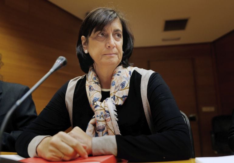 La exgerente de Ferrocarrils de la Generalitat Valenciana, Marisa Gracia, durante su comparecencia en la comisión de investigación de Les Corts Valencianes sobre el accidente de Metrovalencia del 3 de julio de 2006, en el que murieron 43 personas