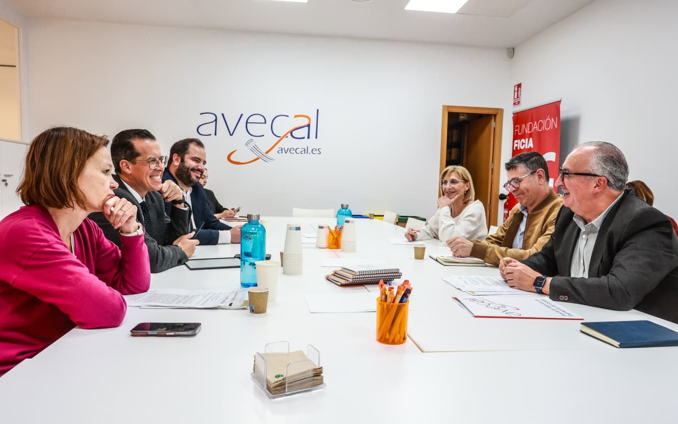 Pajín y Alfaro se reúnen con Avecal para analizar los desafíos del sector del calzado