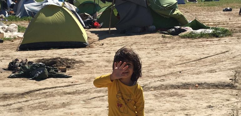 Un niño en el campo de refugiados de Idomeni