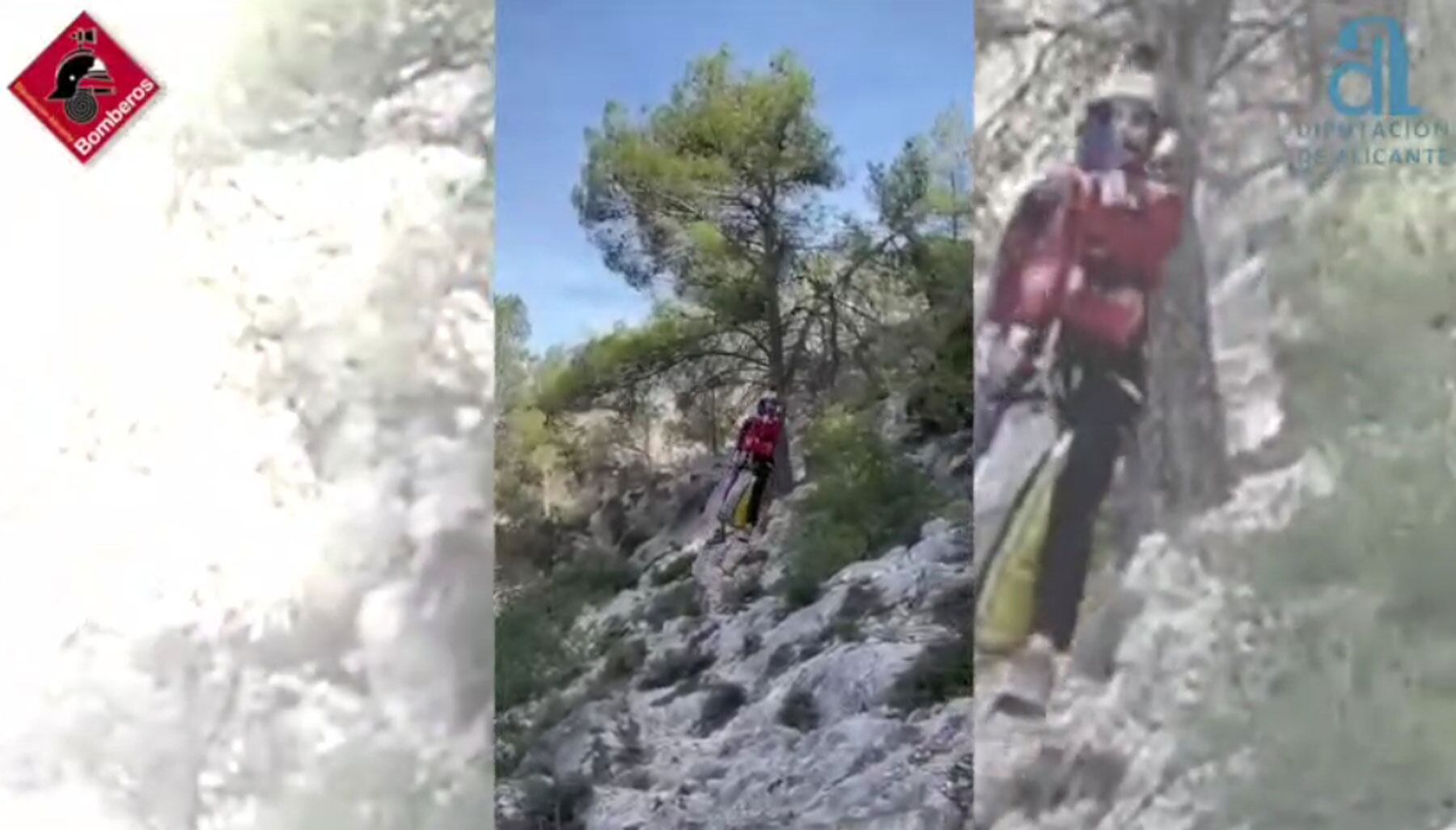 Captura de pantalla de un momento del rescate por parte de los bomberos