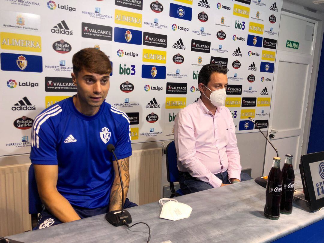 José Naranjo, nuevo futbolista de la Ponferradina, durante su presentación oficial