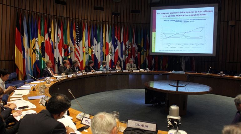 América Latina y el Caribe cerrará el 2015 con una recesión del 0,4 % y crecerá solo un 0,2 % el próximo año, según el informe de la Comisión Económica para América Latina y el Caribe