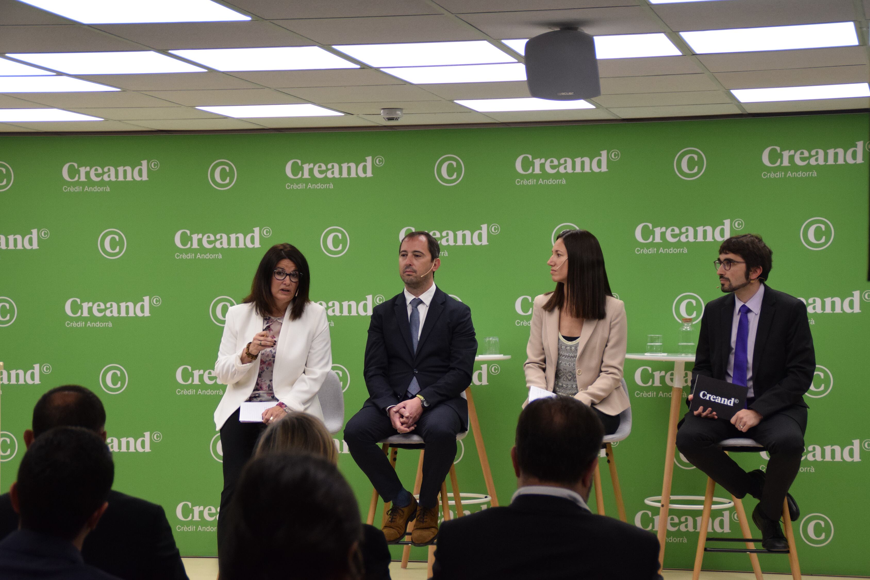 La vicepresidenta CCJCC, Noelia Acosta, la directora de sostenibilitat, comunicació i clientela de FEDA, Nerea Moreno, el director de sostenibilitat de Creand, Martí Alay, i el director de l'oficina de transició energètica, Carles Miquel