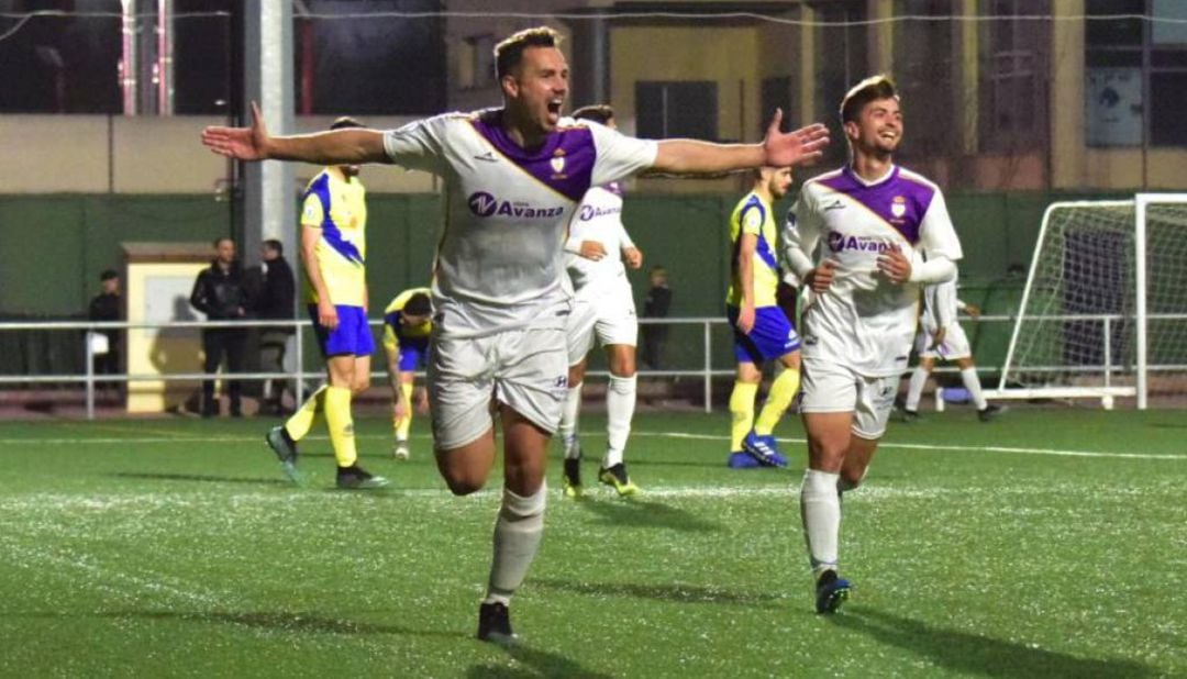 Antonio López celebra un gol durante su etapa en el Real Jaén.