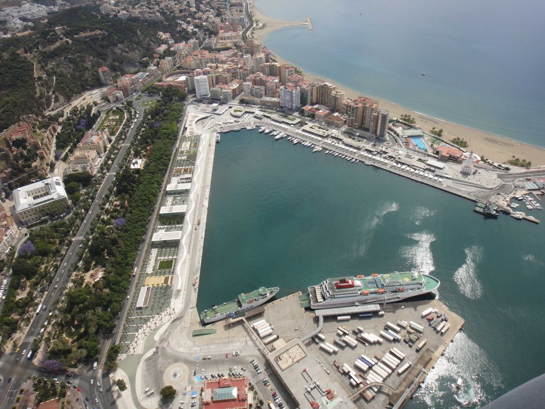 Vista aérea de los muelles 1 y 2 del puerto de Málaga