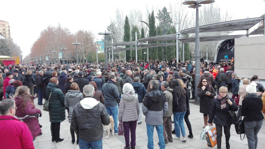 Multitudinaria concentración en la Plaza de la Marina en repulsa por la muerte de Laura Luelmo