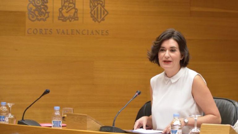 La nueva ministra de Sanidad, Carmen Montón en las Corts Valencianes