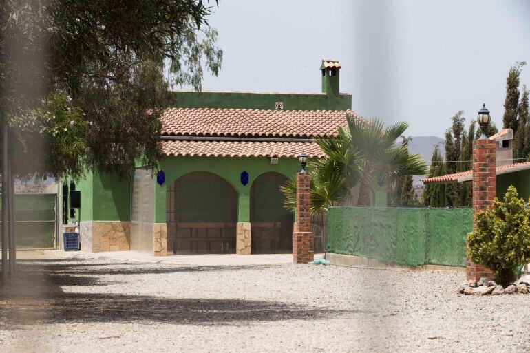 Vivienda en el paraje de El Cocón, Águilas donde este sábado agentes de la Guardia Civil detuvieron a una mujer, de nacionalidad brasileña, como presunta autora de la muerte con un cuchillo de cocina de su hermananastro, después de una pelea familiar.