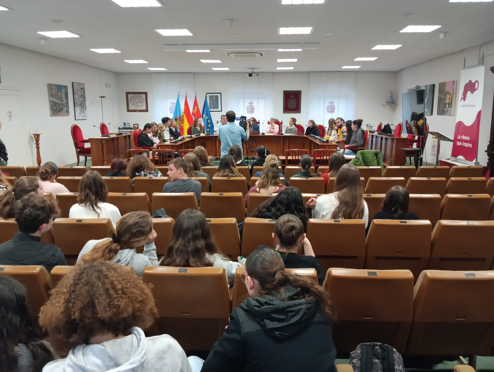 Estudiantes de Salon de Provence en el Ayuntamiento de Aranda de Duero